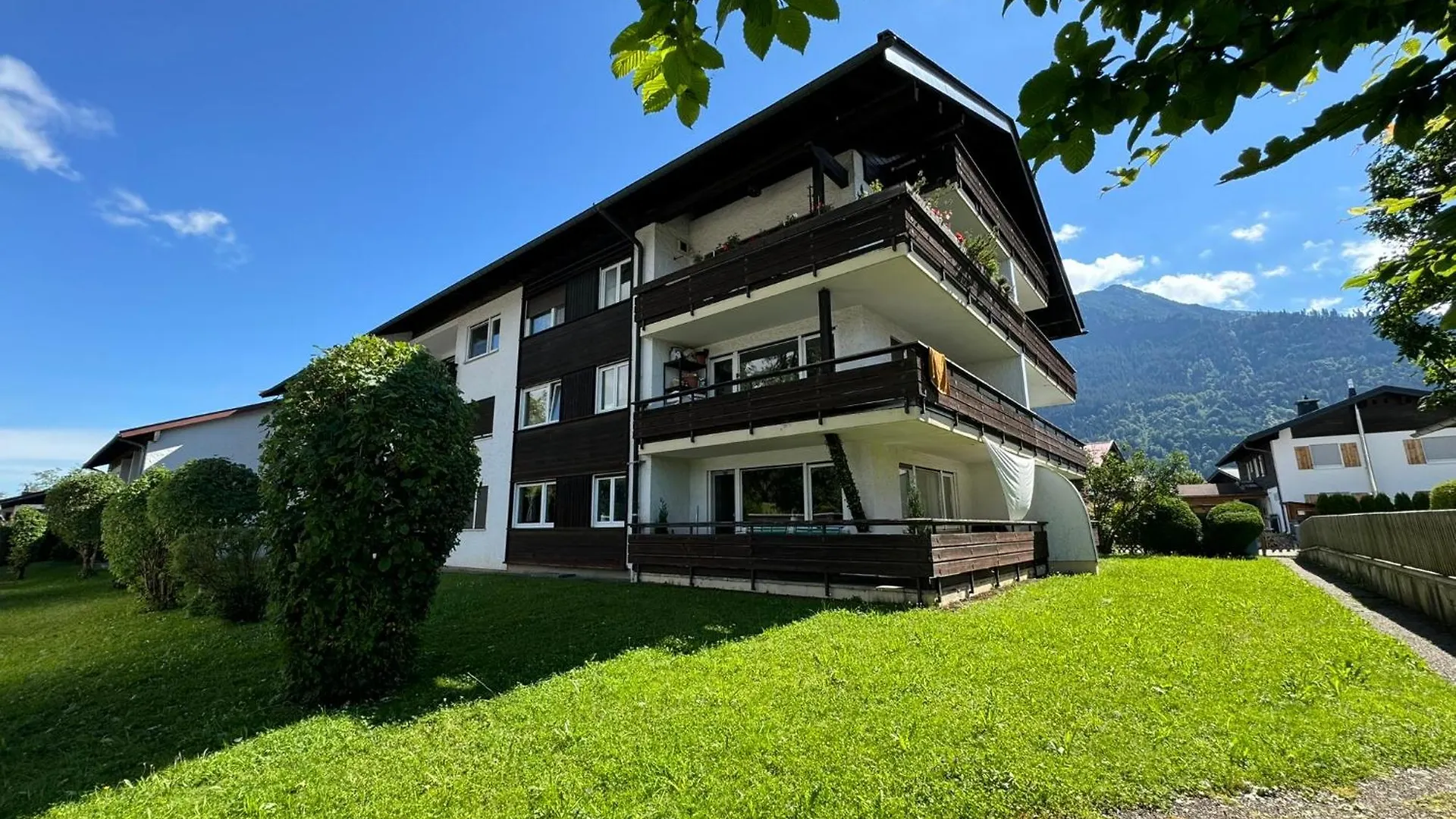 Zur Gluecklichen Gams - Ferienwohnung Mit Huettenvibes In Oberstdorf Fuer 1-8 Gaeste Deutschland