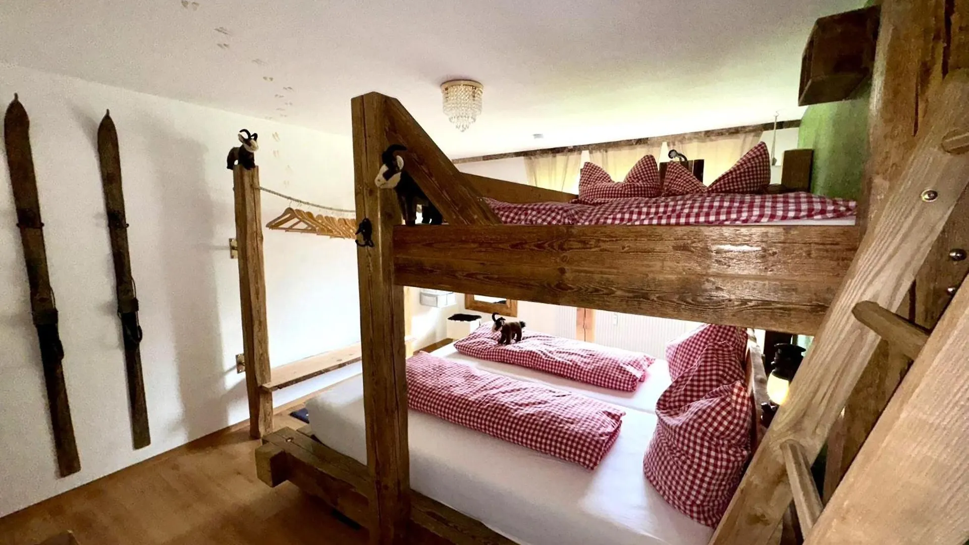 Apartment Zur Gluecklichen Gams - Ferienwohnung Mit Huettenvibes In Oberstdorf Fuer 1-8 Gaeste