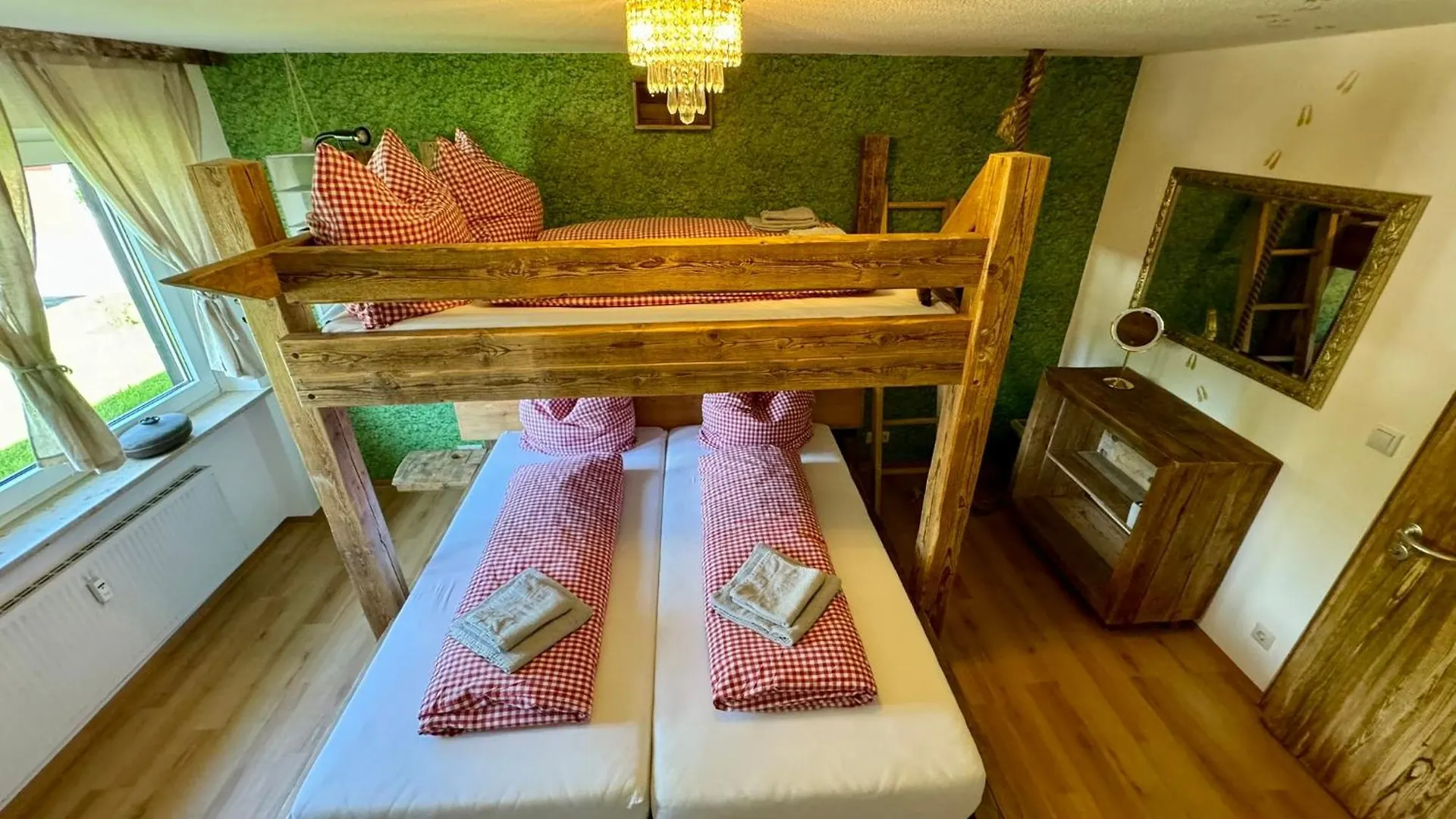 Zur Gluecklichen Gams - Ferienwohnung Mit Huettenvibes In Oberstdorf Fuer 1-8 Gaeste